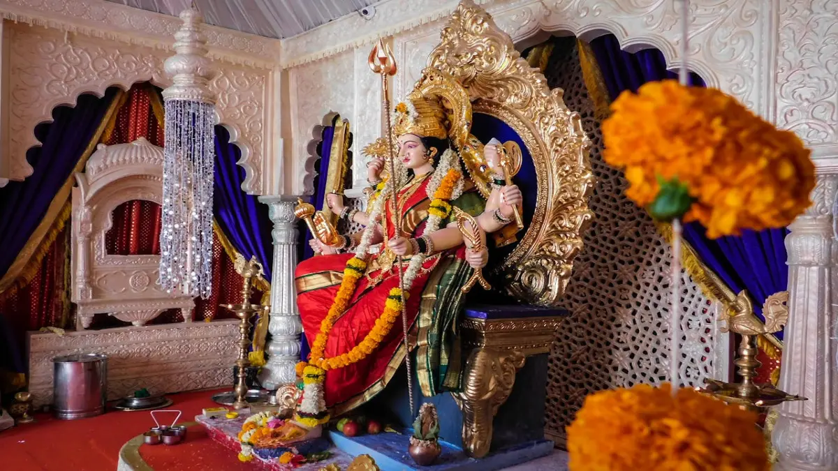 Navratri 2025: यावर्षी नवरात्री 9 नाही तर 10 दिवसांची, मेष ते कुंभ राशीसाठी खास