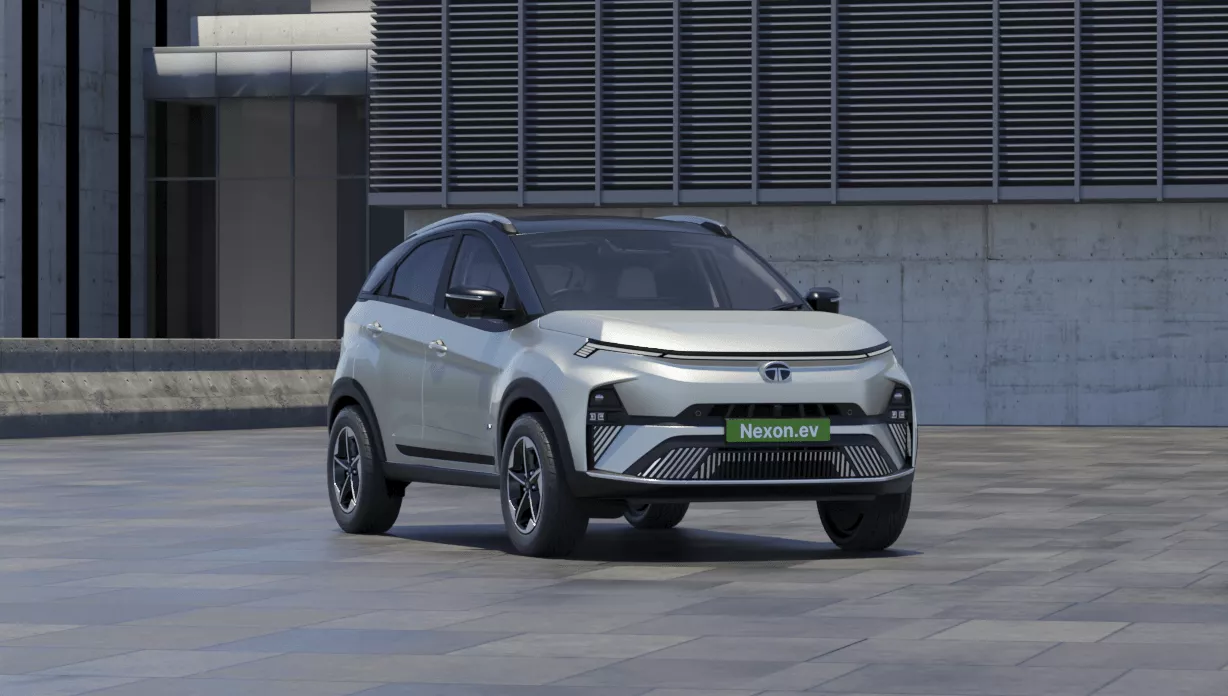 Tata Nexon EV ADAS फीचर्ससह लॉन्च करतानाचे चित्र